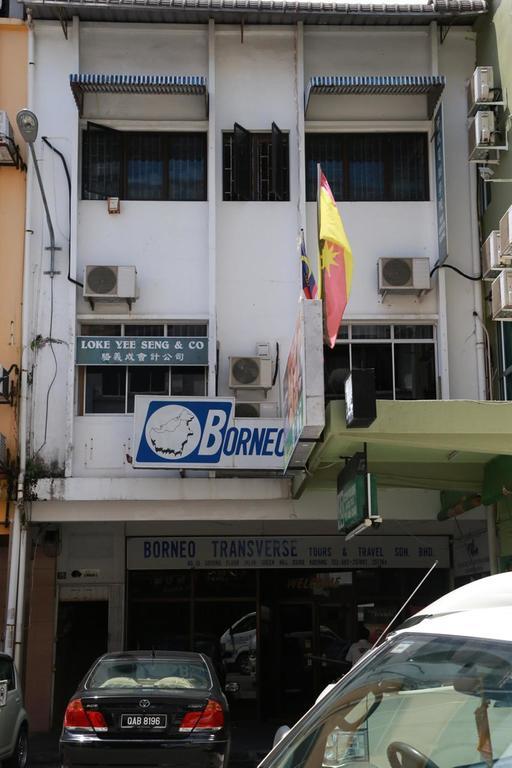 Gibbon Guesthouse Kuching Exterior foto